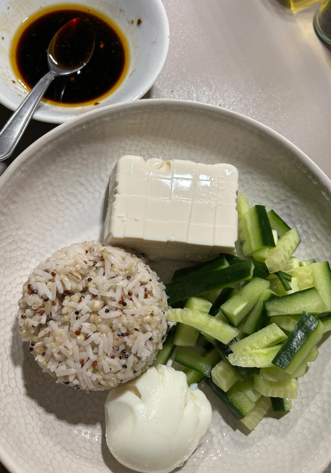 豆腐黄瓜拌饭